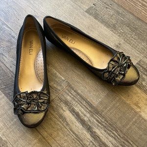 Vaneli black and gold metallic flats